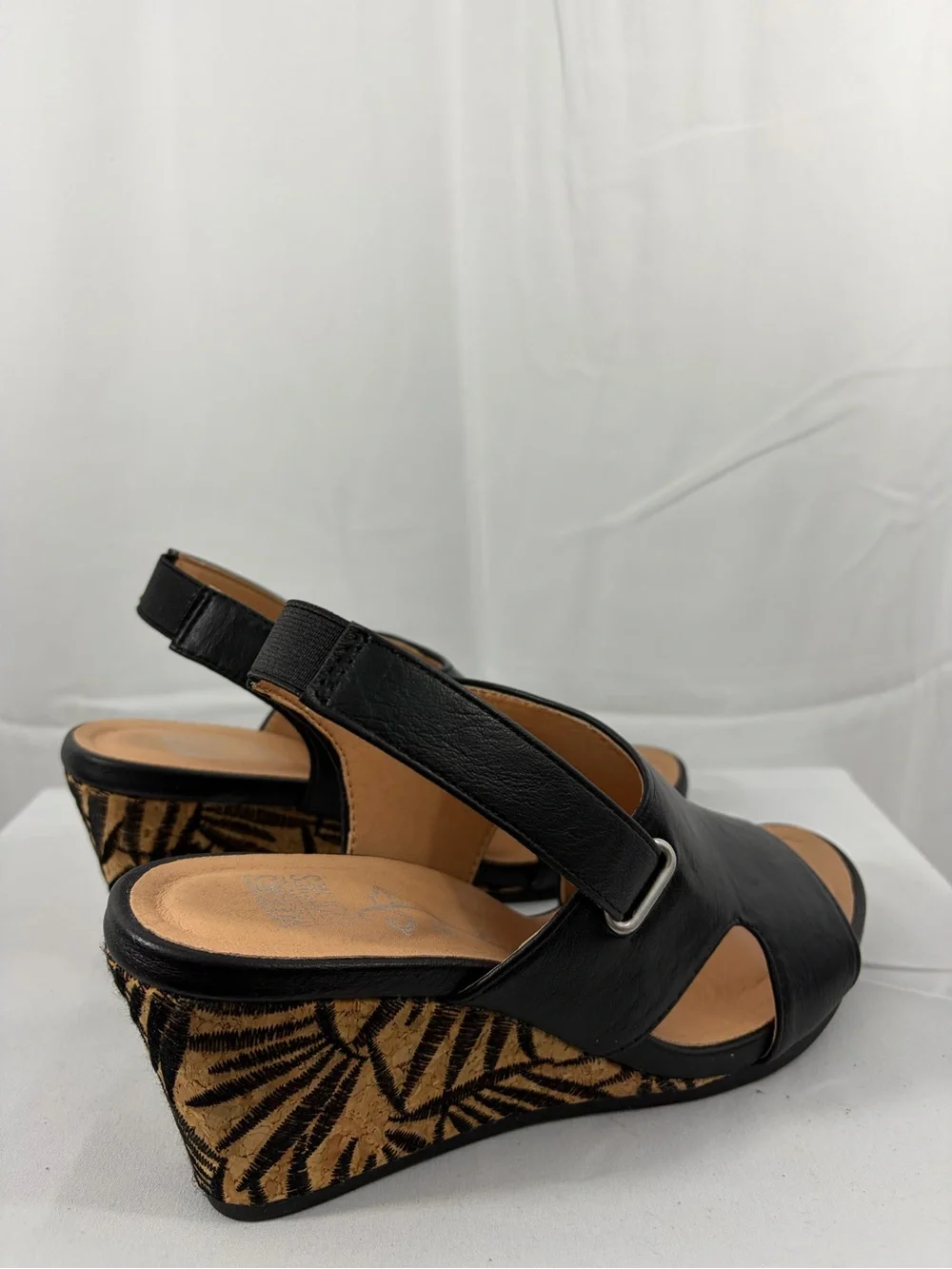 NWT Mootsies Tootsies Women’s Size 8.5 Black Tropical Elastic Wedge Sandals